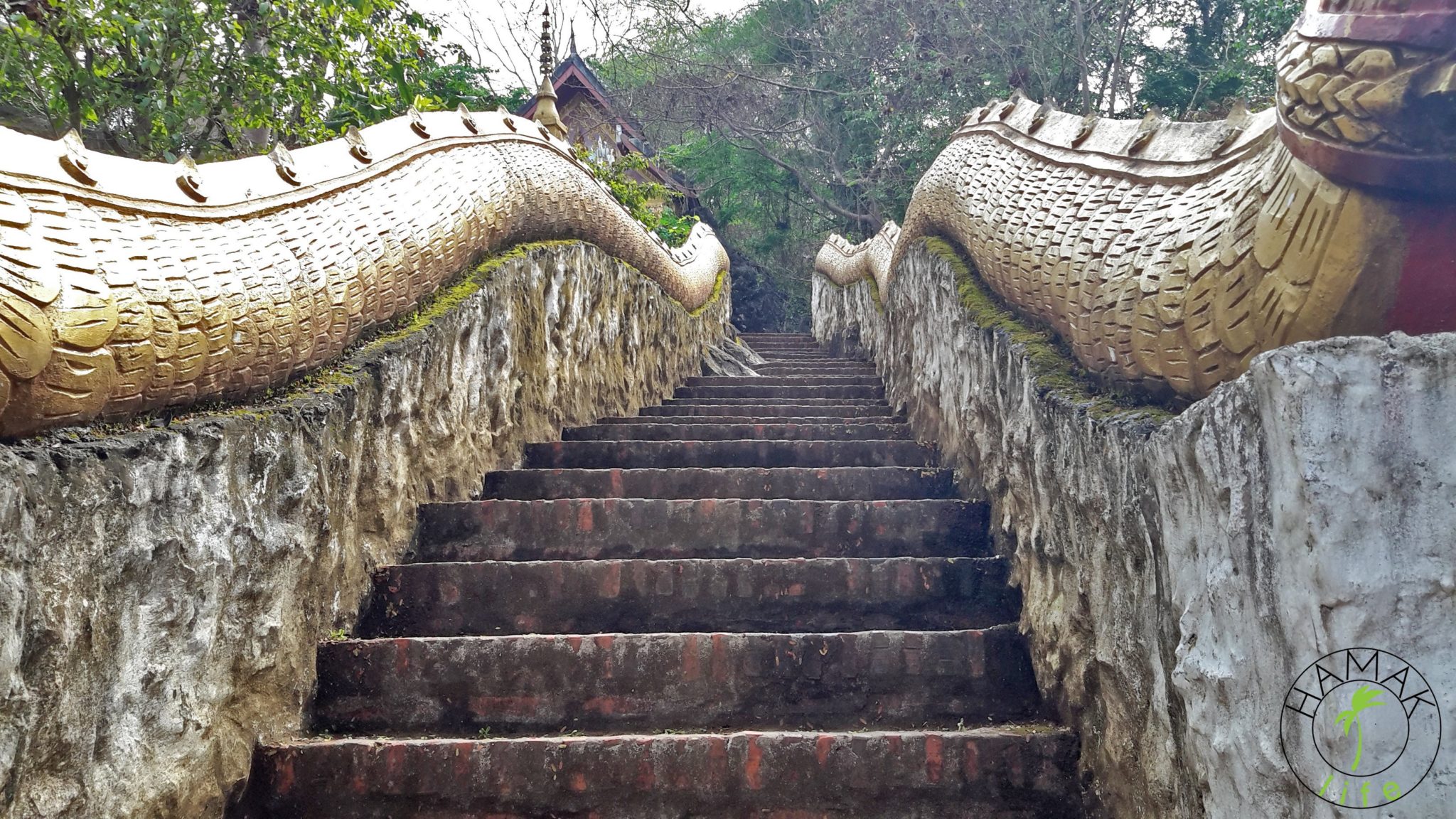 Złoty Trójkąt, opium, schody świątynne w Luang Prabang